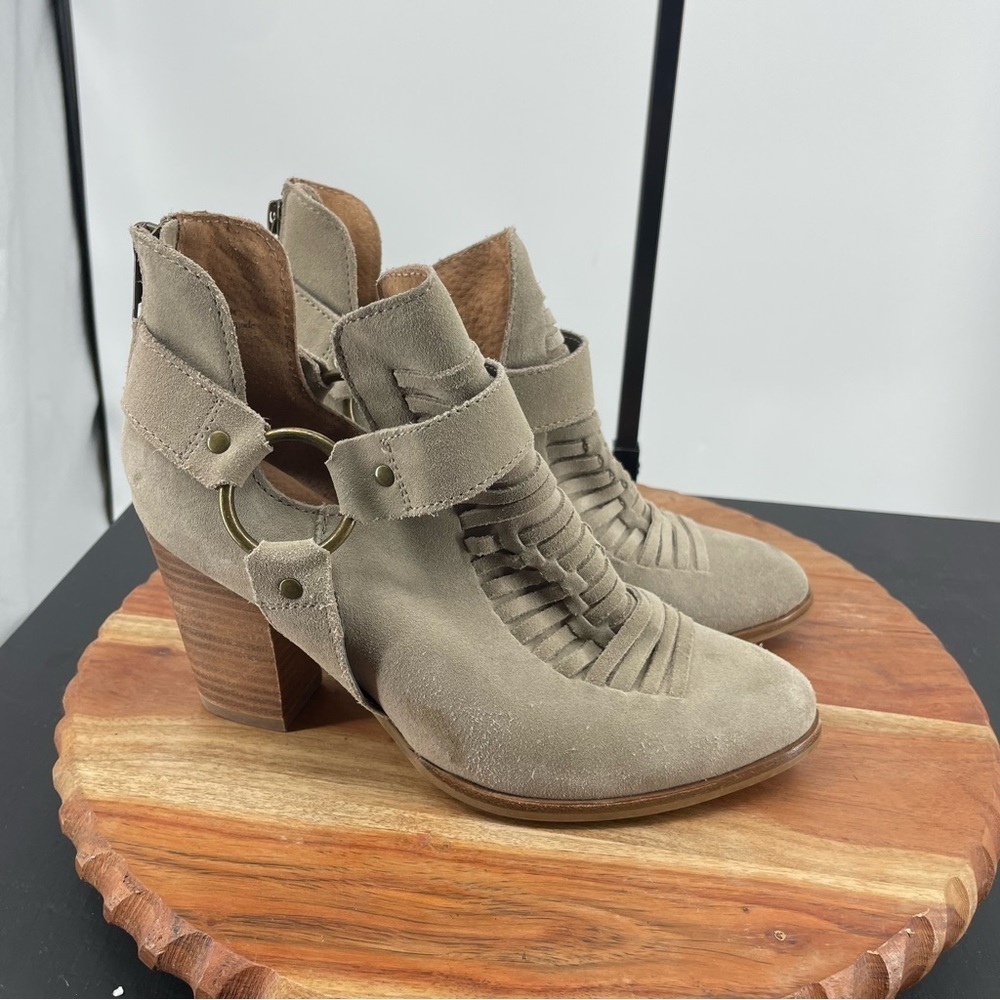 Seychelles Anthropologie Impossible Sand Booties Heel 7.5 suede